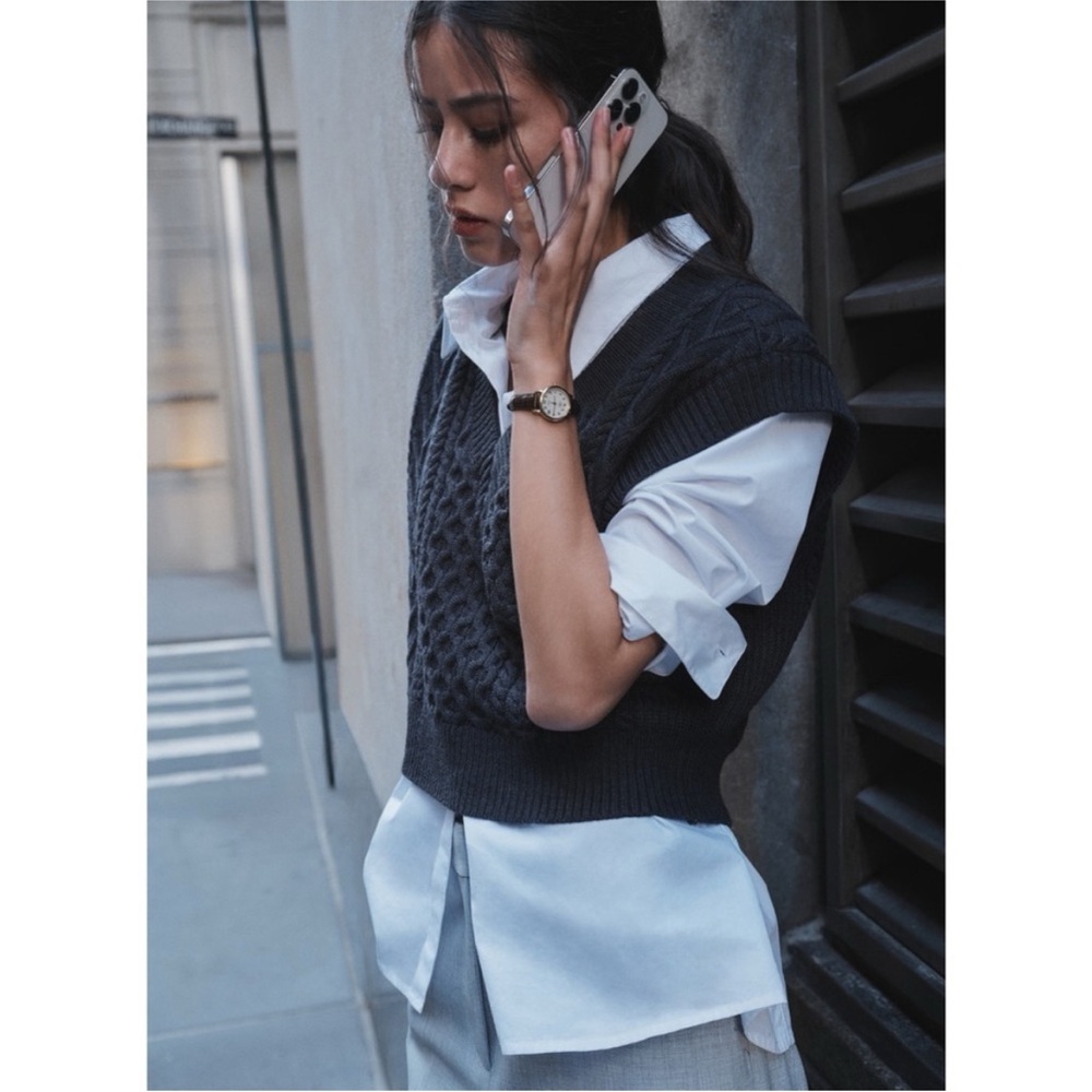 Aritzia Babaton Emporia Merino Wool V-Neck Sweater Vest Black Small Cable Knit - Picture 7 of 11